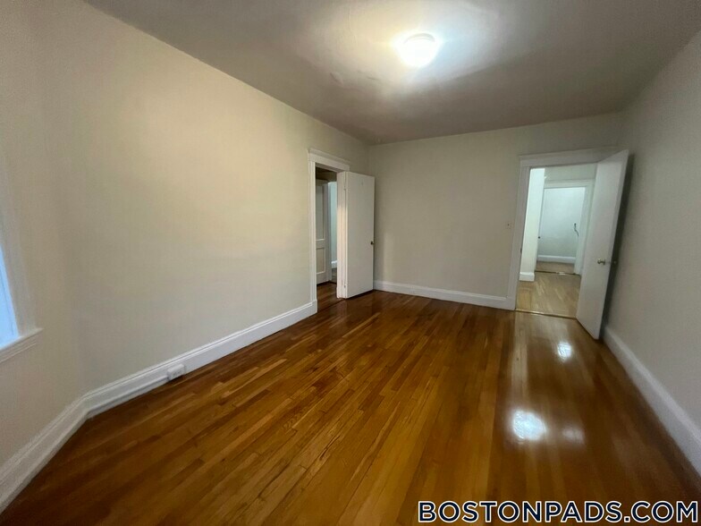 Building Photo - 231 Park Dr