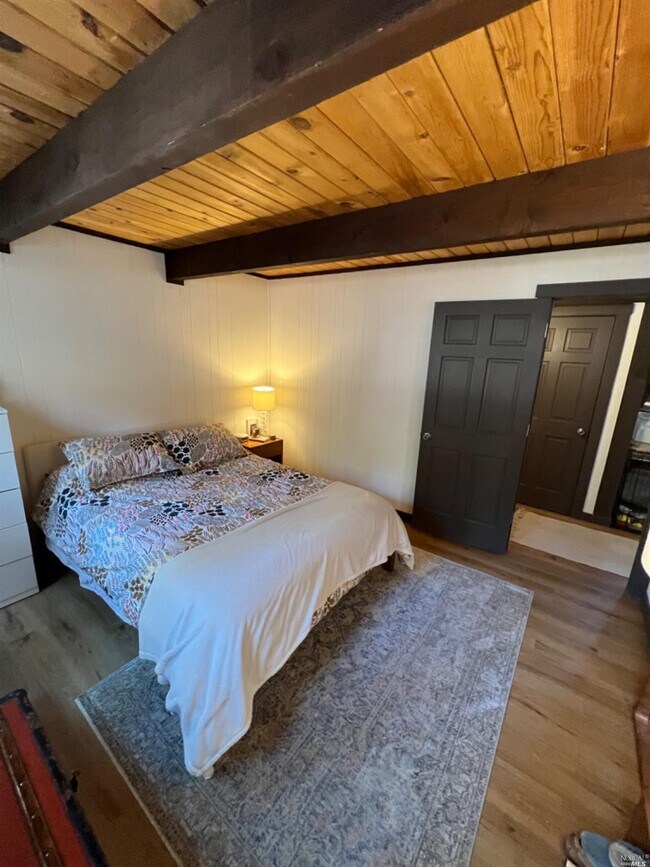 Building Photo - 702 College Dr