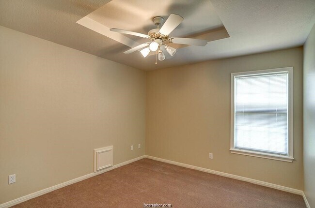 Building Photo - 715 Berry Creek