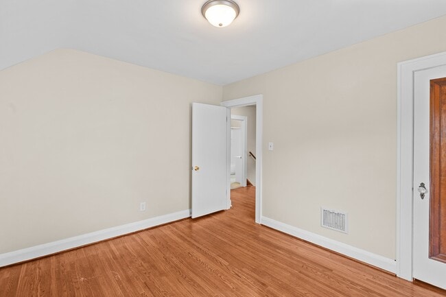 Building Photo - 180 Eldred Ave