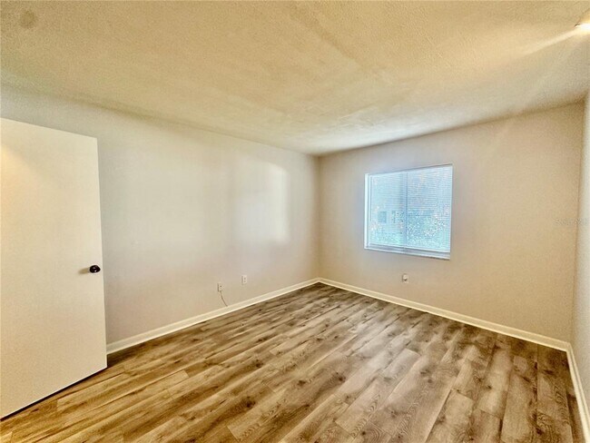 Building Photo - 606 Pavare Ct