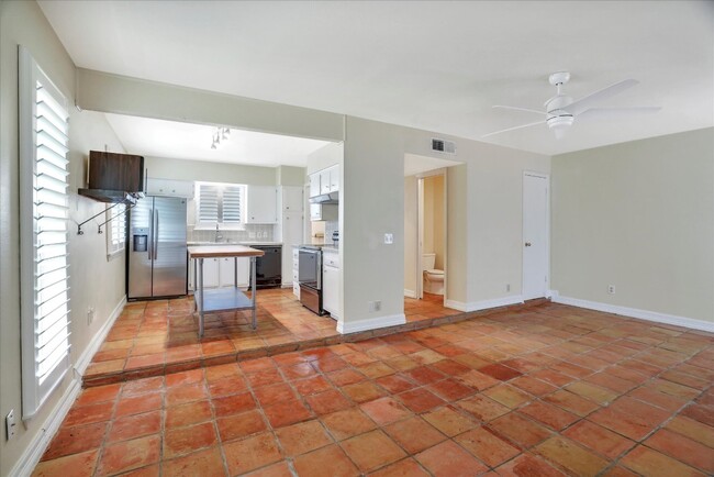 Building Photo - 3611 Las Colinas Dr