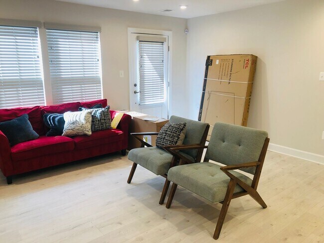 Building Photo - Newly Built Townhome with Tons of Space an...