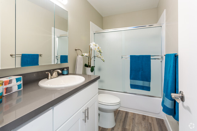 2BR, 1BA - Bathroom - West View Park Apartments