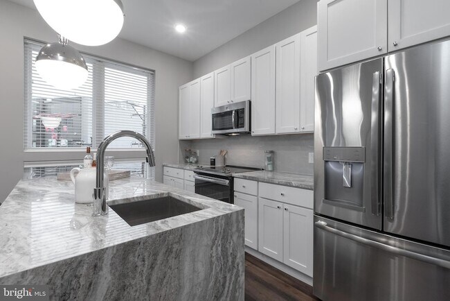 Building Photo - 1555 Ridge Ave