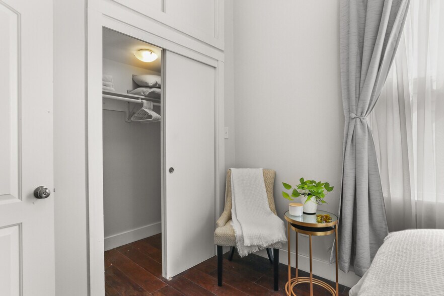 Building Photo - 317 S Salcedo St