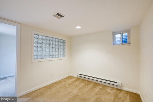 Building Photo - 4209 Ellicott St NW