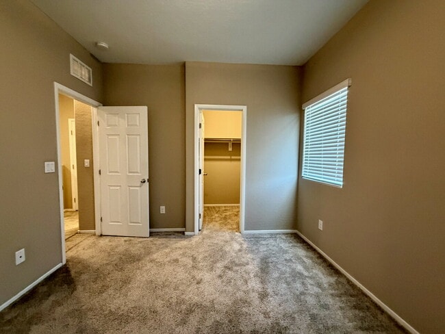 Building Photo - 3 BED 3 BATH 2 CAR GARAGE TOWNHOUSE W/ PRIVATE YARD, LOFT & BEDROOM DOWNSTAIRS IN GATED COMMUNITY...