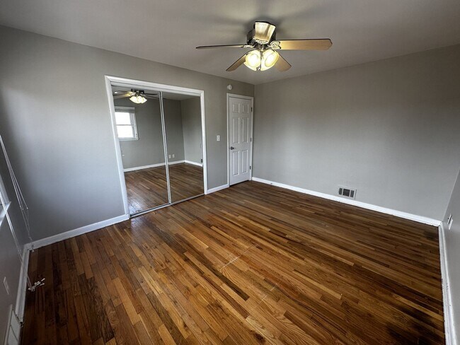 Building Photo - 718 N 86th St