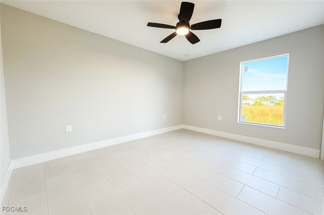 Building Photo - 112 NW 23rd Ave