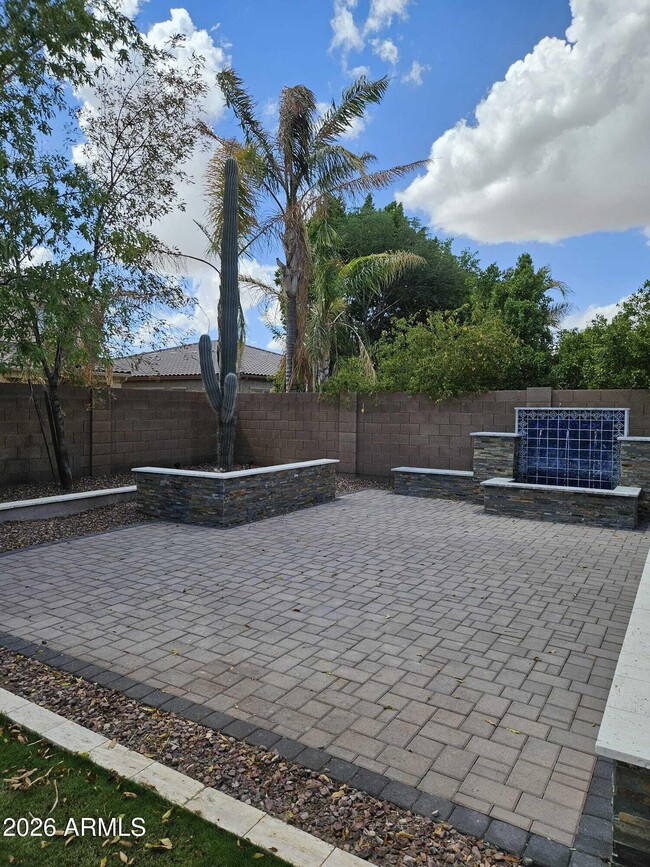 Building Photo - 419 W Balsam Dr