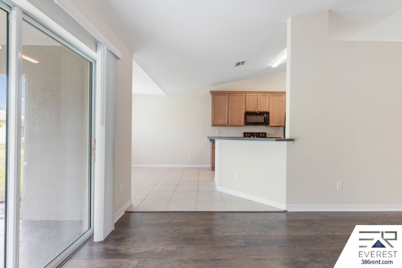 Building Photo - 26 Round Table Ln