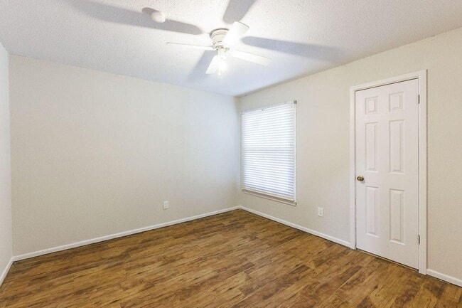 Building Photo - 5519 1st Pl