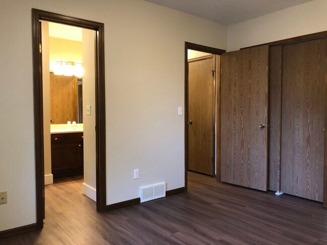 Building Photo - 3 Bed/2bath Single Family Home in Parkwood East