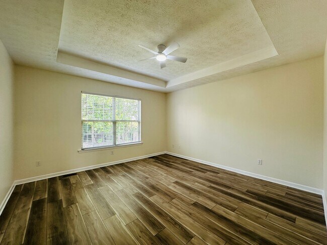 Building Photo - 1437 Day Lily Dr