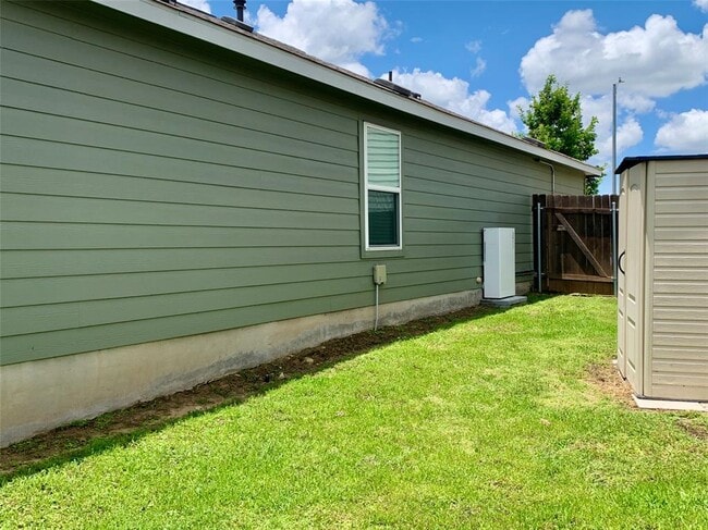 Building Photo - 13513 Banquete St