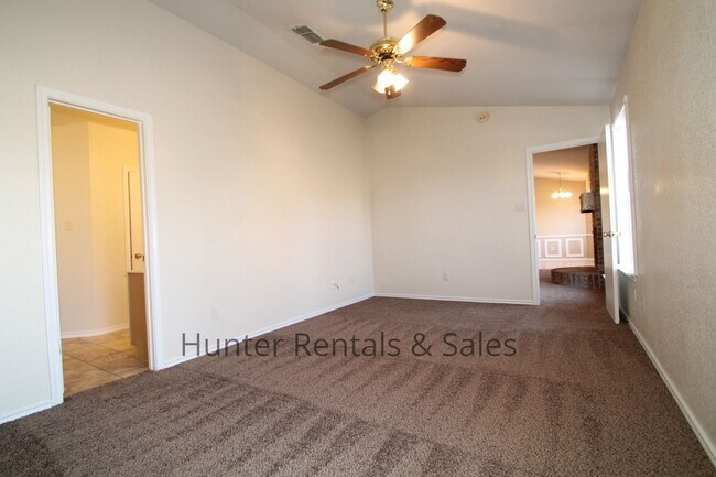 Building Photo - Comfortable 3-Bedroom Home in the Stratfor...