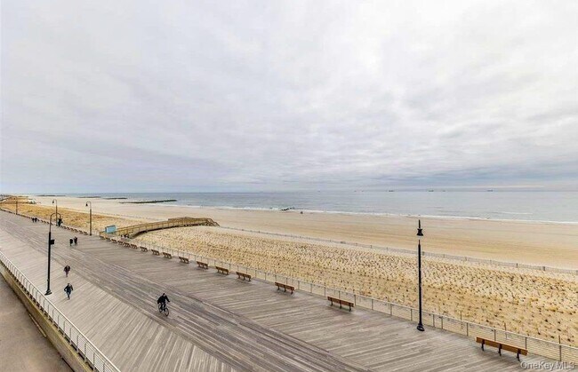 Building Photo - 230 W Broadway