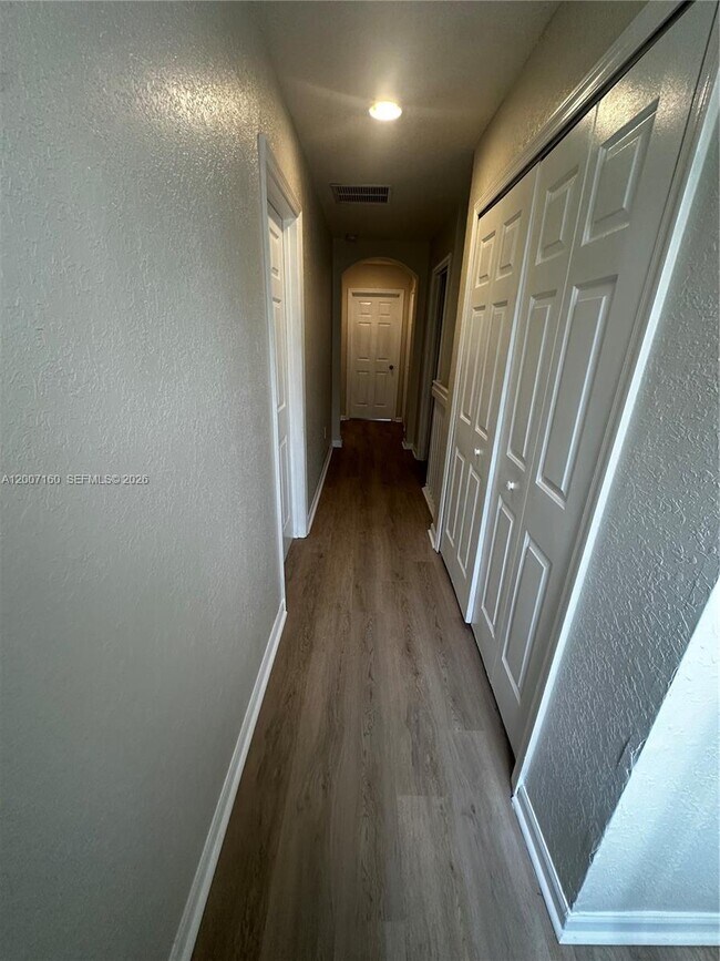 Building Photo - 2812 SE 16th Ave