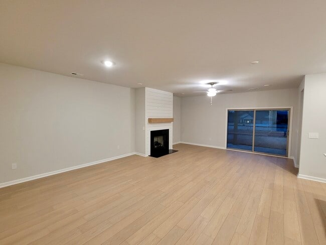 Building Photo - 207 Stockyard Cir