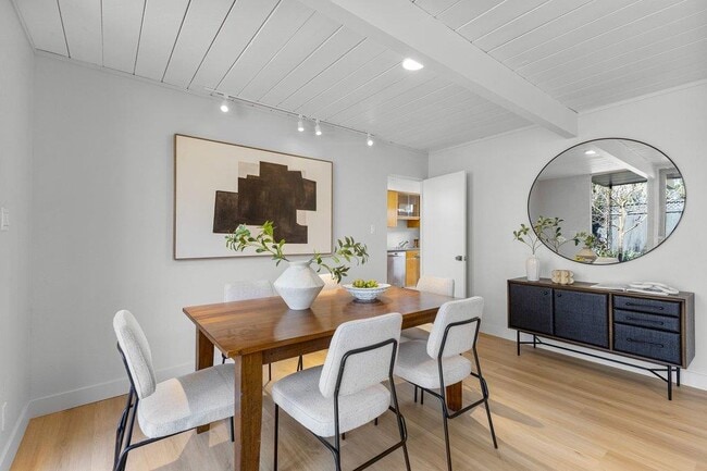 Building Photo - 729 Stendhal Ln