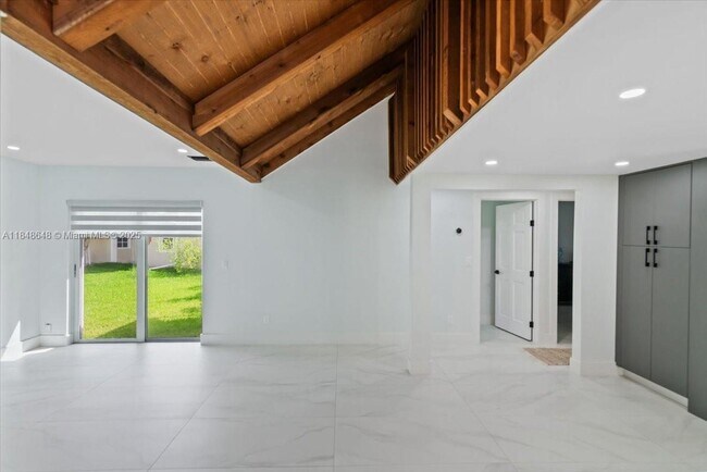 Building Photo - 8920 Crescent Dr