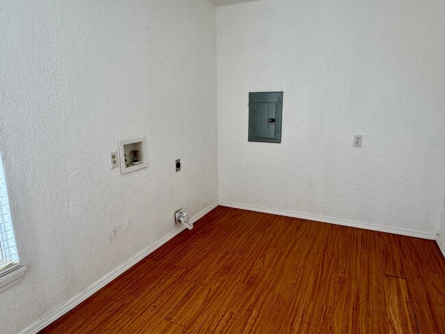 Building Photo - 4406 NW Denver Ave