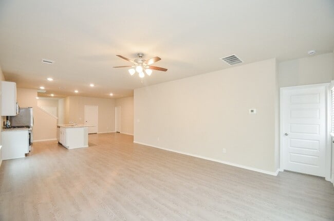Building Photo - 25513 Blossom Ct