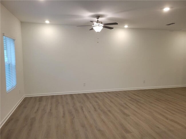 Building Photo - 203 Kinship Dr