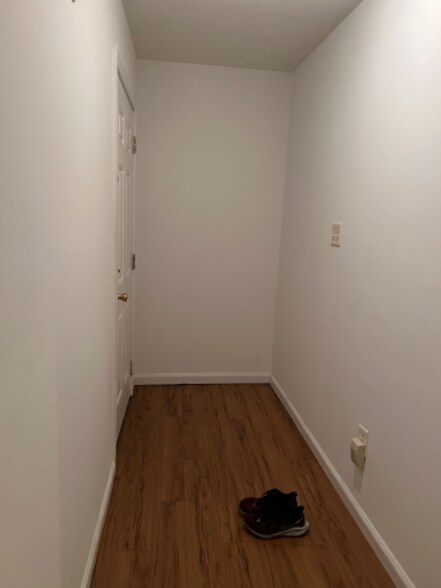 Building Photo - 320 Walnut St