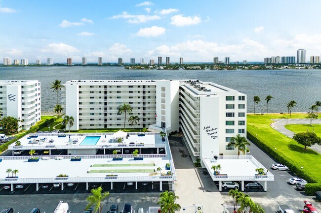 Building Photo - 301 Lake Shore Dr
