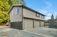 Building Photo - Private ADU available in Burien (garages n...