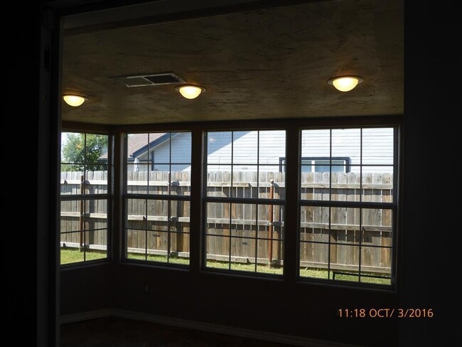 Building Photo - 4018 SW Mesquite Dr