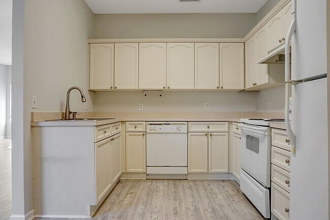 Building Photo - Cozy Comfort & Convenience: Your New 3 BR,...