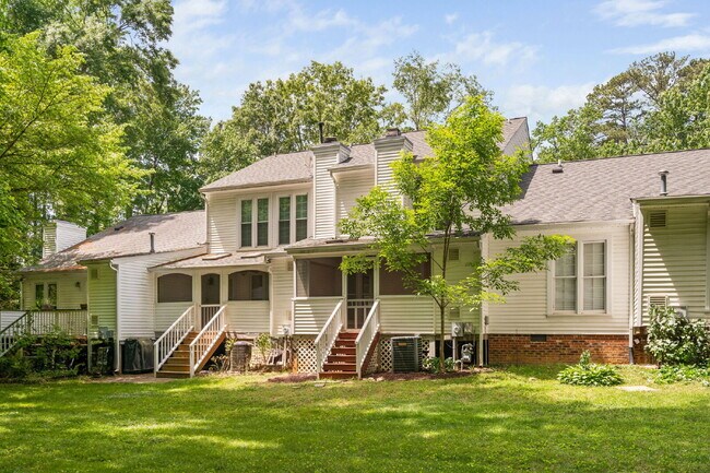 Building Photo - Stylish & Fully Updated 2-Bedroom Townhous...