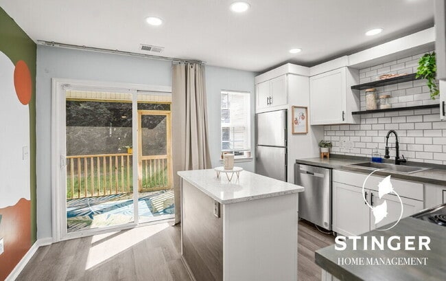 Building Photo - 536 Candida Dr