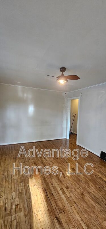 Building Photo - 4504 Terrace St