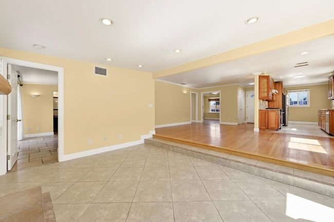 Building Photo - 1677 Sandos St