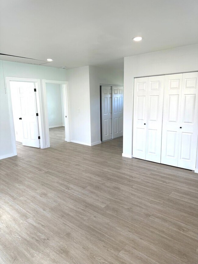 Building Photo - 47006a