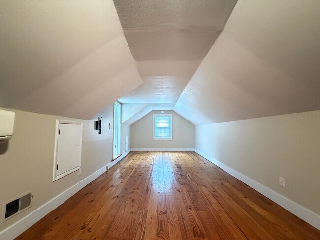 Building Photo - 825 Parkway Dr