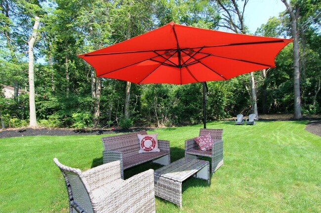 Building Photo - 2 Sanford St