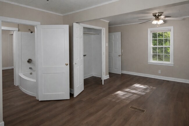 Building Photo - 471 E Montgomery St