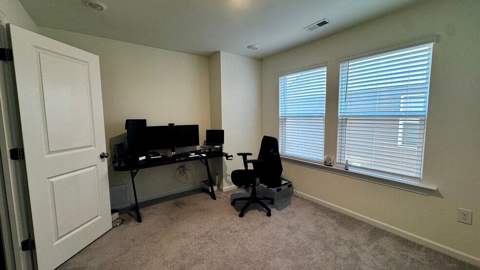 Building Photo - 806 Courting St