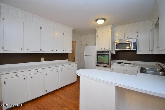 Building Photo - 1415 N Overlook Dr