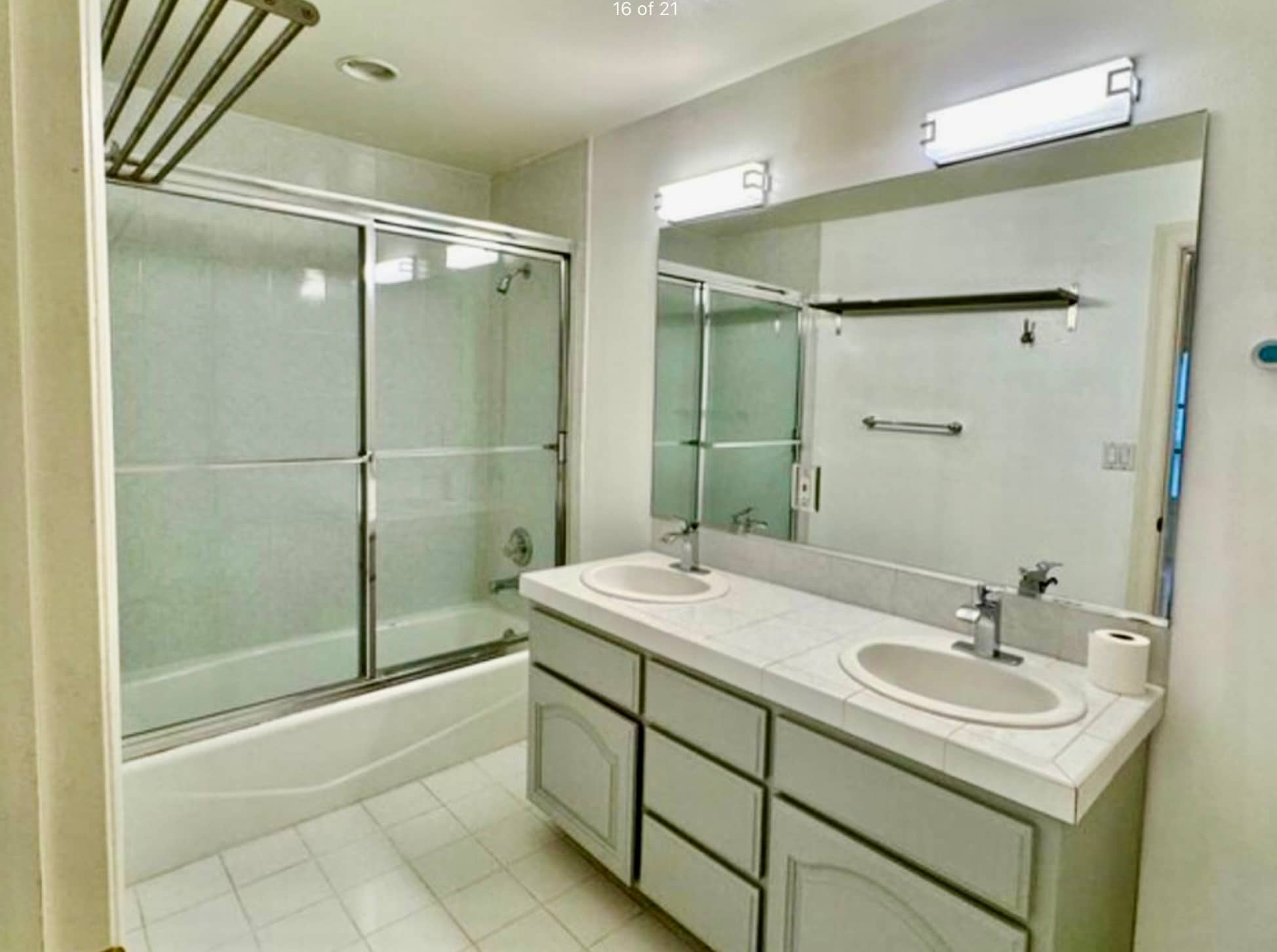 Building Photo - 2618 N Vermont Ave