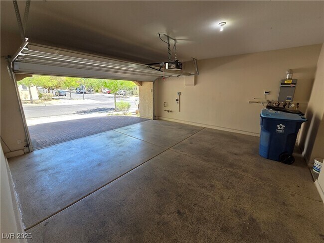 Building Photo - 8521 W Kellman Ave
