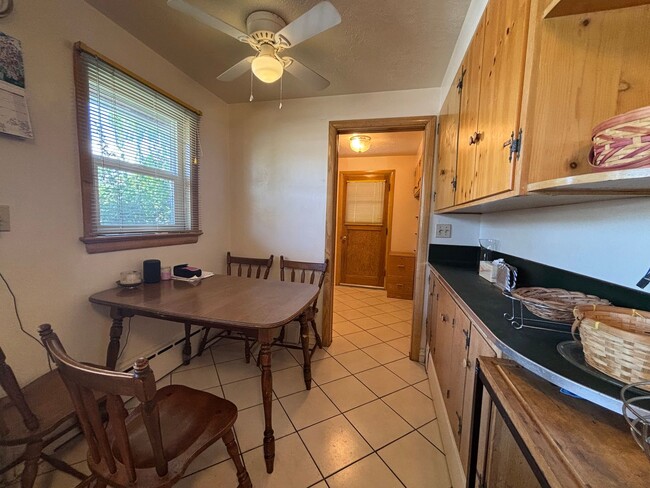 Building Photo - 4 Bedroom 2 Bathroom