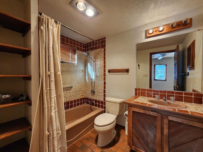 Building Photo - 602 Griffin St