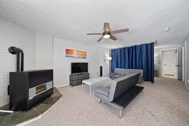 Building Photo - 21 Vlg W Dr