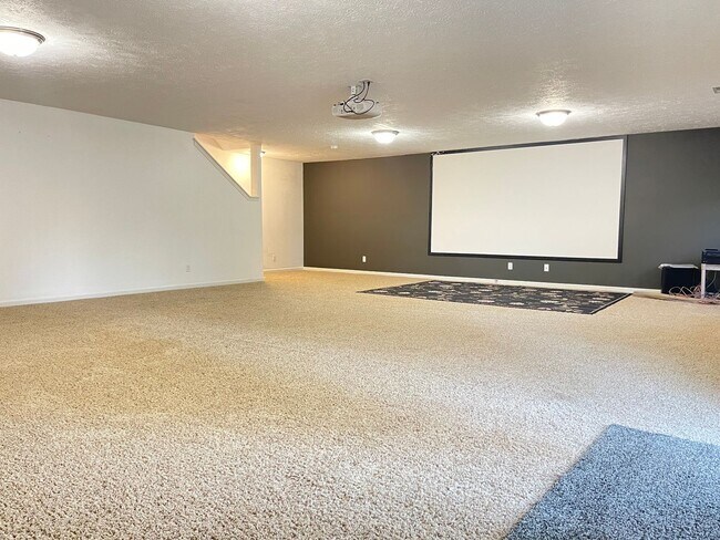 Building Photo - Spacious home in super nice neighborhood in Northwest Omaha